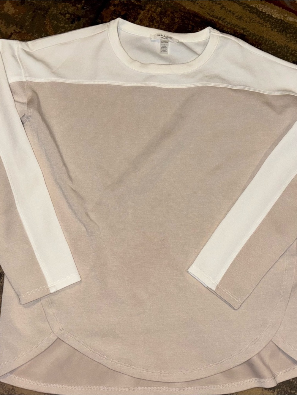 Cable & Gauge Two-Tone Crewneck Sweater in White & Taupe~ women’s xs~